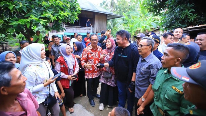 1764997548537-gubernur-sumsel-herman-deru-saat-dialog-bersama-warga-1764948263145_169