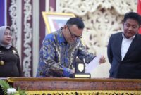 1764997554604-bupati-empat-lawang-joncik-muhammad-melakukan-tandatangan-nota-kesepahaman-antara-pemerintah-provinsi-sumatera-selatan-kejaksa-1764949765146_169