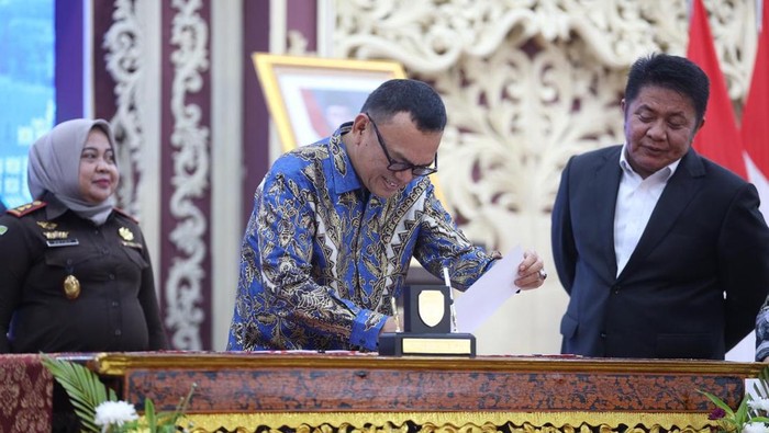 1764997554604-bupati-empat-lawang-joncik-muhammad-melakukan-tandatangan-nota-kesepahaman-antara-pemerintah-provinsi-sumatera-selatan-kejaksa-1764949765146_169