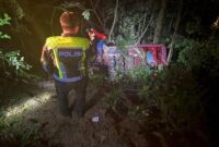 1765083922468-kecelakaan-mobil-wisata-di-sungai-penuh-jambi-1765081423496_169