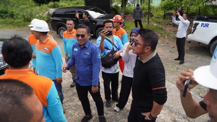 1765083923028-gubernur-sumsel-herman-deru-saat-meninjau-pltm-di-pagar-alam-1765025945161_169