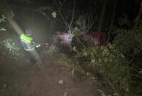 1765105553287-kecelakaan-mobil-wisata-di-sungai-penuh-jambi-1765081775708_169