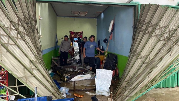 1765127129043-tkp-ledakan-dan-obat-nyamuk-yang-meledak-akibat-korsleting-listrik-1765101156795_169