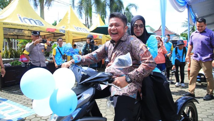 1765127129555-bantuan-motor-roda-tiga-yang-diserahkan-untuk-difabel-1765099093051_169