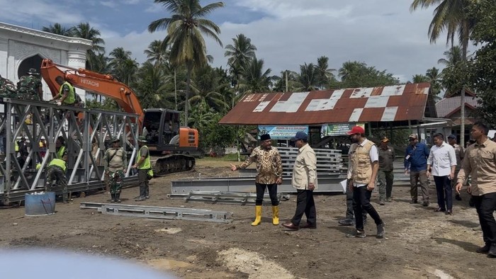 1765170359784-prabowo-tinjau-pembangunan-jembatan-di-bireuen-firda-detikcom-1765086336995_169