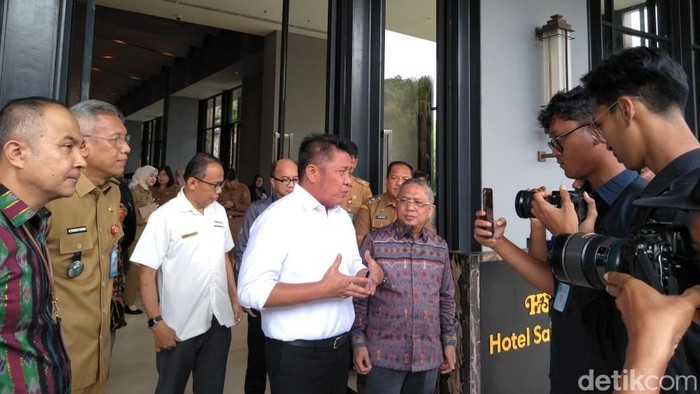 1765256747454-gubernur-sumsel-herman-deru-1765209271337_169