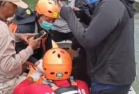 1765364748457-tim-saat-menemukan-jasad-bocah-4-tahun-yang-tewas-tenggelam-1765287996425_169