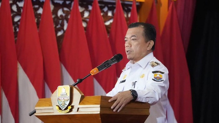 1765386334662-gubernur-jambi-al-haris-dalam-kata-sambutan-saat-beri-penghargaan-28-perusahaan-raih-zero-accident-1765351534003_169