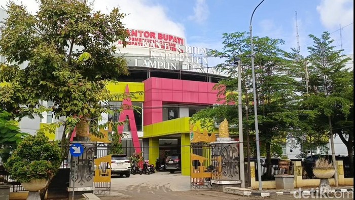 1765451146769-kantor-bupati-lampung-tengah-1765427753138_169
