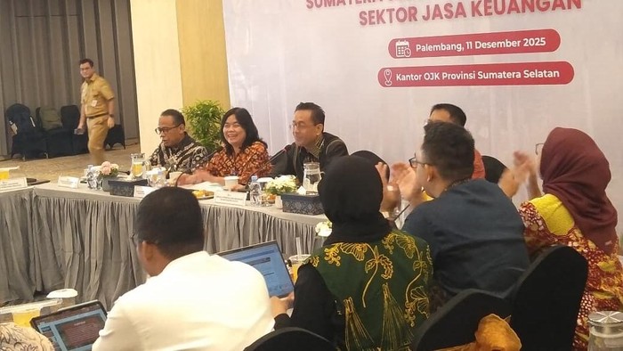 1765472737178-ojk-sumsel-dorong-kelapa-sebagai-komoditas-unggulan-baru-menyusul-kesuksesan-pengembangan-ekosistem-kopi-1765442521188_169