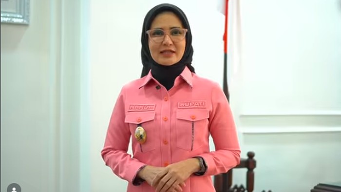 1765472740911-potret-nanda-indira-bupati-pesawaran-lampung-1765456041210_169