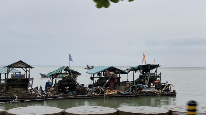 1765515936306-alat-tambang-timah-laut-atau-ponton-1765501793435_169