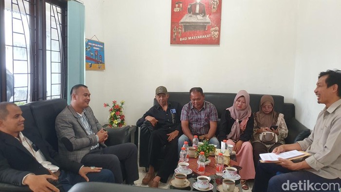 1765537557639-keluarga-korban-kasus-pembunuhan-di-muratara-bersama-kuasa-hukum-meminta-pendampingan-ky-1765455546228_169