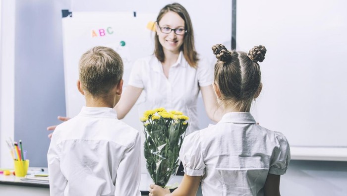 1765559133298-ilustrasi-hadiah-untuk-guru-1763096436553_169