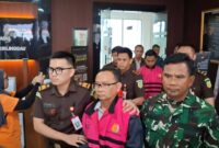 1765559140583-dua-tersangka-kasus-korupsi-apar-di-muratara-ditangkap-kejari-lubuklinggau-1765525989866_169