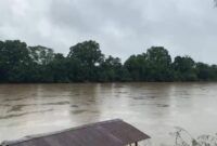 1765623895289-debit-sungai-lakitan-di-musi-rawas-naik-akibat-hujan-1765614997960_169