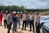 1765688722685-polisi-mengecek-kesiapan-tol-musi-landas-pulau-rimau-1765597709815_169