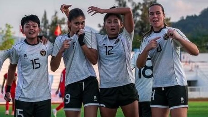 1765710348175-timnas-putri-indonesia-berhasil-mengalahkan-singapura-dalam-laga-sea-games-2025-1765185394470_169