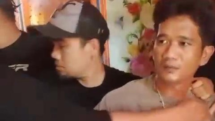 1765710349180-pelaku-utama-penusuk-sopir-truk-asal-lampung-hingga-tewas-di-palembang-ditangkap-1765692066142_169