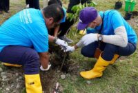 1765731931898-pertamina-patra-niaga-sumbagsel-melakukan-penanaman-pohon-di-das-lematang-lahat-1765696612771_169