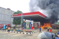 1765731936602-mobil-sedang-melansir-bbm-terbakar-di-spbu-bungo-jambi-1765713775201_169