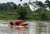 1765796746369-basarnas-lakukan-pencarian-bocah-hilang-di-prabumulih-1764912639144_169