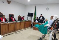 1765883135196-haji-alim-ikuti-sidang-eksepsi-di-pengadilan-tipikor-pn-palembang-1765870350824_169