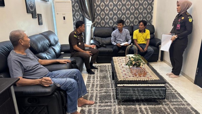 1765904748310-kejati-bengkulu-menyita-rumah-pribadi-milik-pengacara-yang-terlibat-dugaan-korupsi-pembebasan-lahan-tol-1765883237607_169