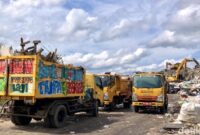 1765991141778-antrean-truk-pengangkut-sampah-di-tpa-sukawinatan-palembang-1765965499111_169