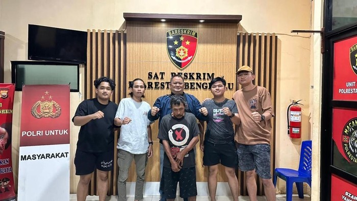 1765991143400-pelaku-pencurian-lampu-jalan-di-bengkulu-1765951371264_169