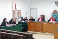 1766012687391-sidang-vonis-pembunuhan-dengan-terdakwa-ayah-dan-anak-dilarikan-secara-daring-di-pn-palembang-1765996838576_169