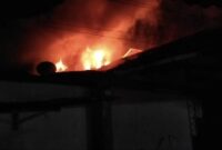 1766012687888-dua-rumah-di-lubuklinggau-terbakar-1765996491537_169