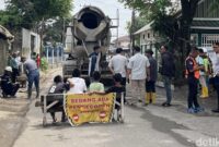 1766120752045-kondisi-terkini-penutupan-untuk-pengecoran-jl-kh-azhari-1765867501877_169