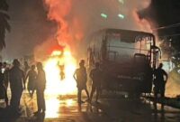 1766207114202-satu-unit-bus-terbakar-di-depan-polres-muratara-1766196149949_169