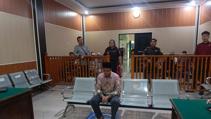 1766552760921-makmur-terdakwa-kasus-pembunuhan-di-lubuklinggau-1766507935282_169