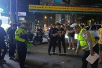 1766595957305-polisi-saat-olah-tkp-lokasi-kecelakaan-di-palembang-1766390390127_169