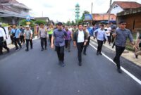 1766790279241-gubernur-sumsel-herman-deru-saat-mengecek-proyek-jalan-di-lubuklinggau-1766752985619_169