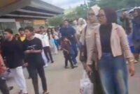 1766941524597-pengungjung-berhamburan-keluar-setelah-citimall-terbakar-1766921824592_169