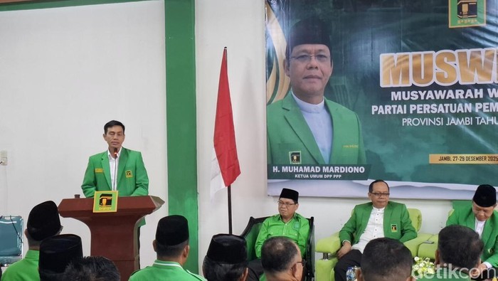 1766984774829-bupati-batang-hari-usai-terpilih-lagi-sebagai-ketua-ppp-provinsi-jambi-1766976907173_169