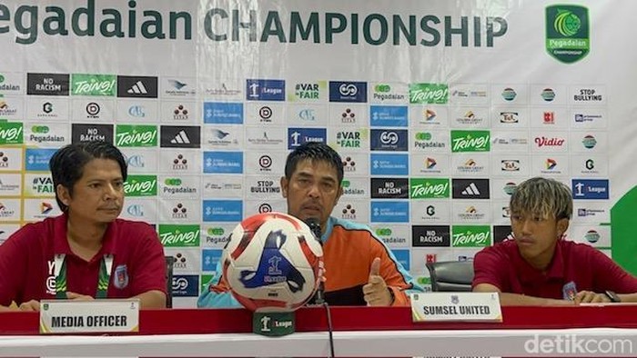 1767027934850-pelatih-sumsel-united-nilmaizar-usai-laga-melawaln-fc-bekasi-city-1767014510549_169