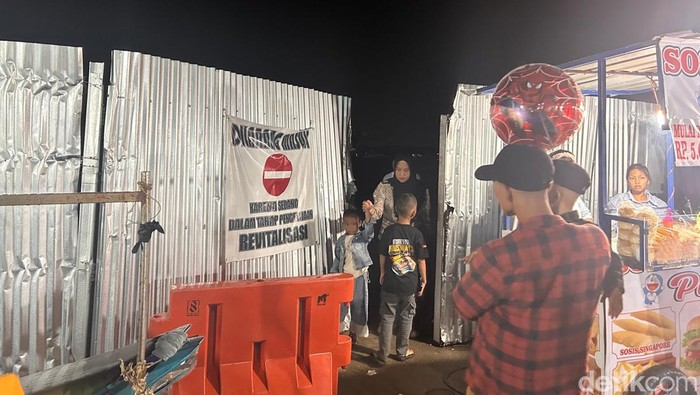 1767222287111-warga-masuk-ke-dalam-bkb-yang-sedang-direvitalisasi-1767209388844_169