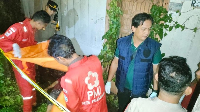 1767589613442-jasad-laki-laki-ditemukan-di-halaman-rumah-kosong-di-palembang-1767585917889_169