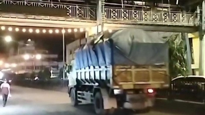 1767762366533-truk-batu-bara-masih-bebas-berkeliaran-di-pusat-kota-lubuklinggau-1767605717727_169