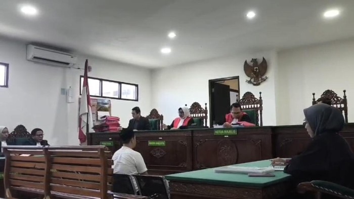 1767805548607-suasana-sidang-vonis-terhadap-mantan-kacab-bank-bengkulu-1767781782599_169