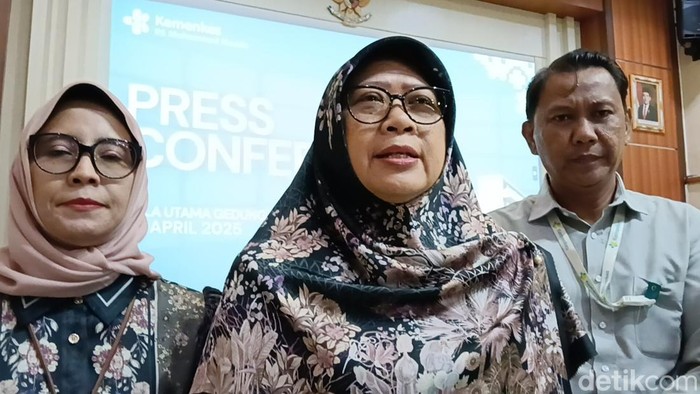 1767805551421-direktur-utama-rsmh-dr-siti-khalimah-1745394356653_169