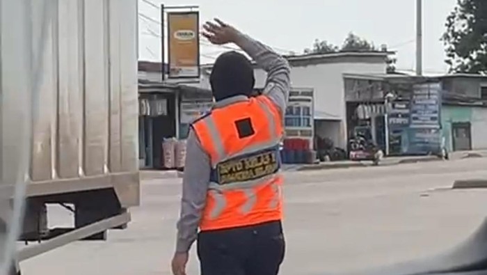 1767848743955-oknum-dishub-di-palembang-diduga-melakukan-pungli-terhadap-mobil-relawan-yang-bawa-bantuan-ke-aceh-1767833193428_169