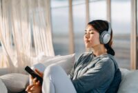 1767848763934-ilustrasi-mendengarkan-musik_169