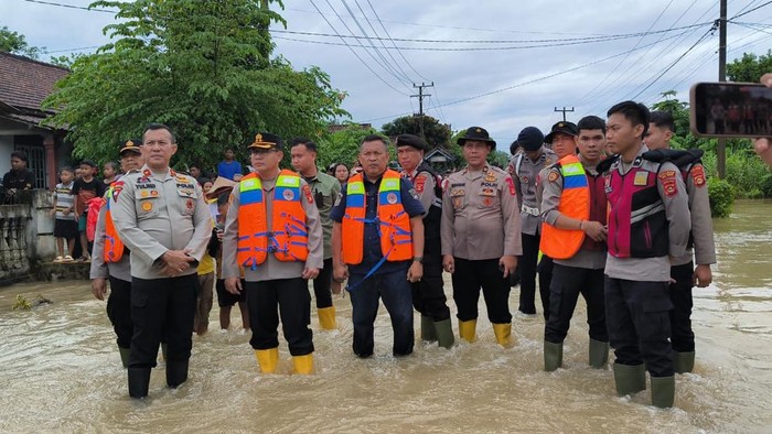 1767891954163-banjir-di-oku-timur-imbas-hujan-deras-sejak-dini-hari-1767865367939_169