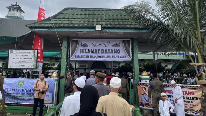1768129531487-suasana-kegiatan-religi-haul-akbar-kiai-marogan-di-palembang-1768105905226_169