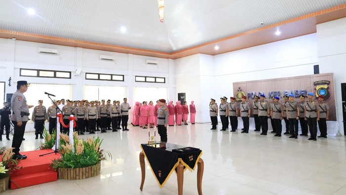 1768280798381-pelantikan-sembilan-pejabat-utama-di-polda-babel-1768262542842_169